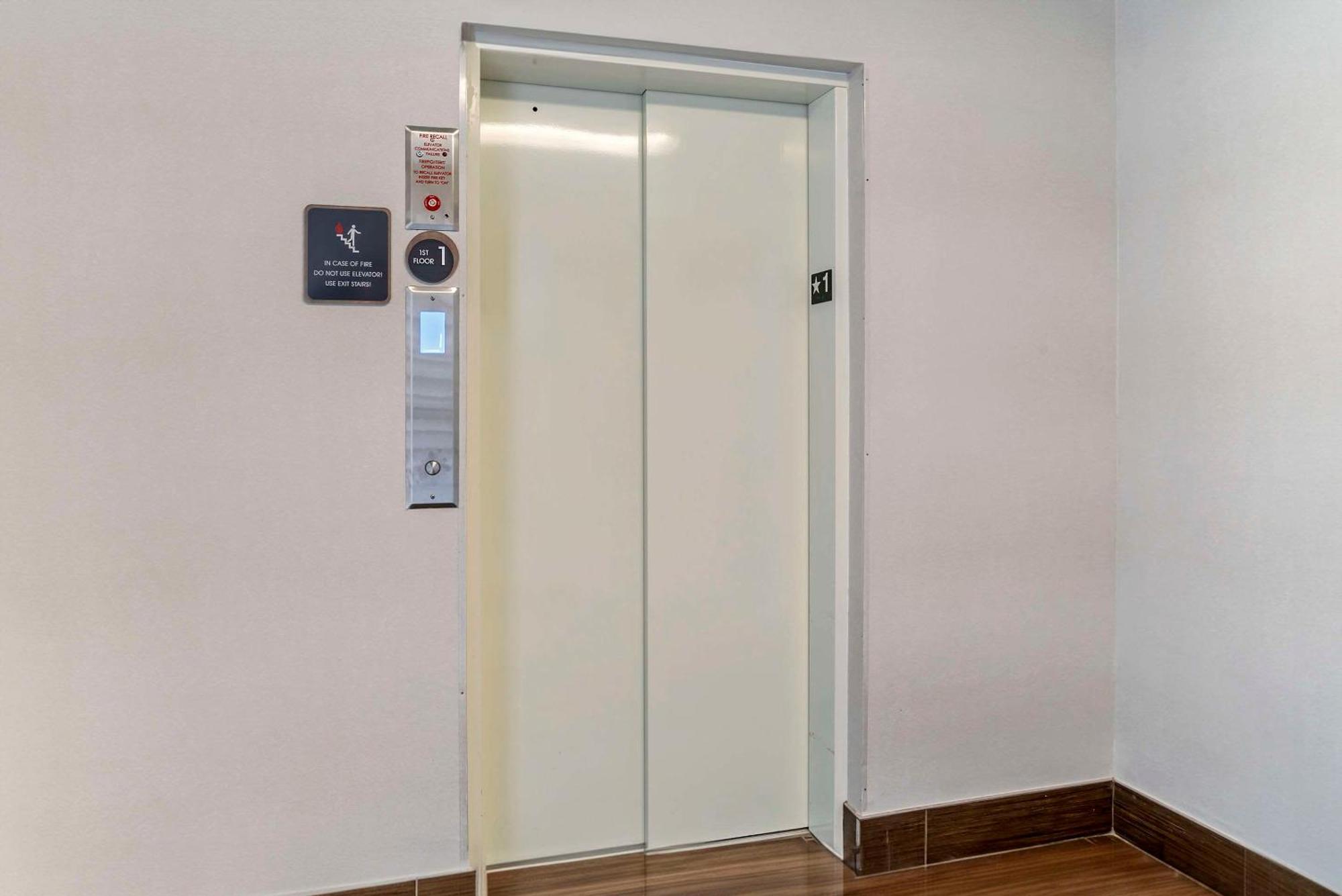 Comfort Inn Plainwell Zewnętrze zdjęcie
